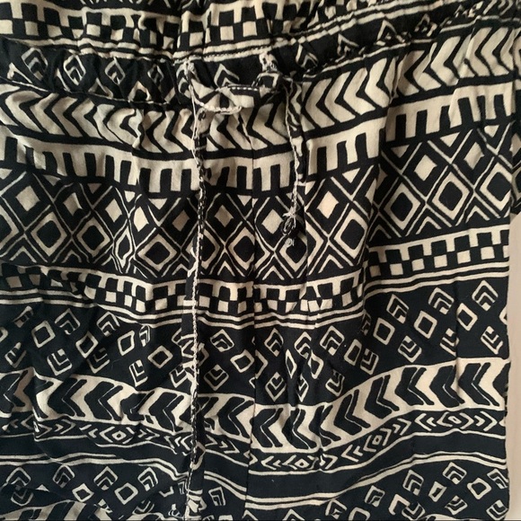 Romper with pockets size extra small 2/20$ item - Picture 2 of 6